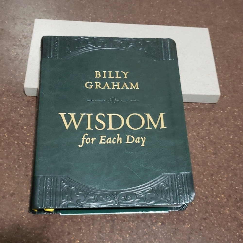 Wisdom for Each Day Daily Bible Devotions to Guide Your Life and Grow
